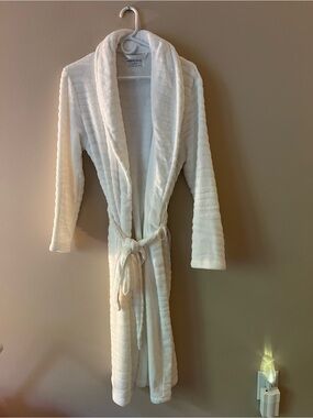 Miss Elaine White Plush Robe with Soft Texture